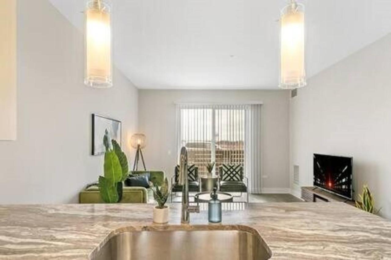 Bright & Comfortable Oakbrook 2Br Apt Free Parking - Ob 1 Apartamento Oakbrook Terrace Exterior foto