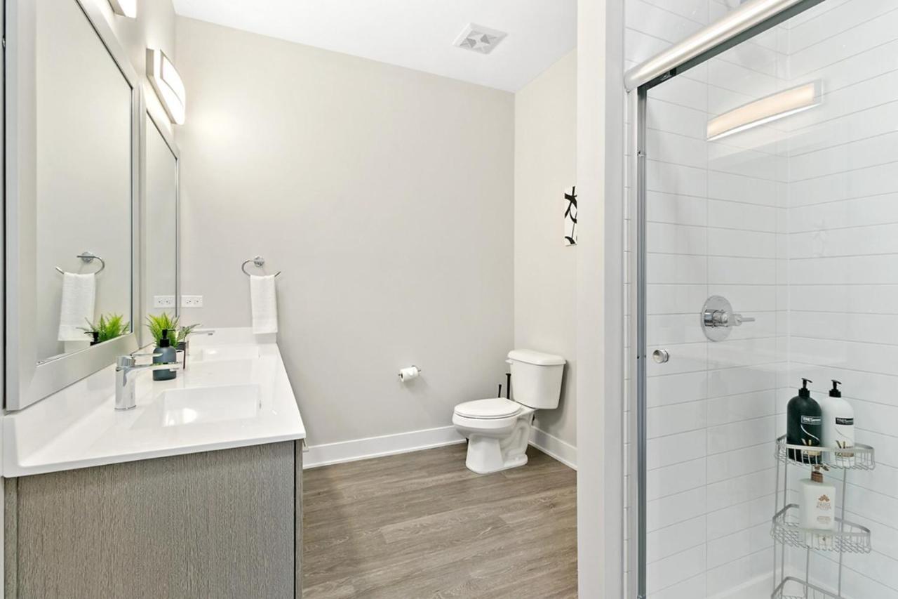 Bright & Comfortable Oakbrook 2Br Apt Free Parking - Ob 1 Apartamento Oakbrook Terrace Exterior foto